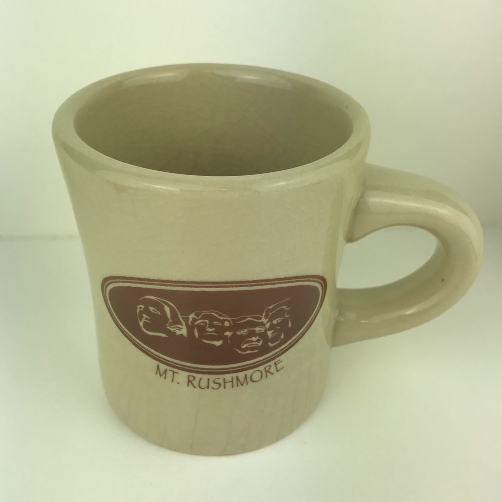 Vintage Mount Rushmore Collectible Souvenir Mug Tan Crackled patterns ceramic